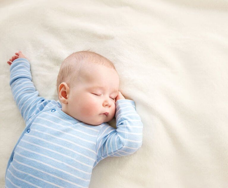 can-babies-sleep-with-a-pillow